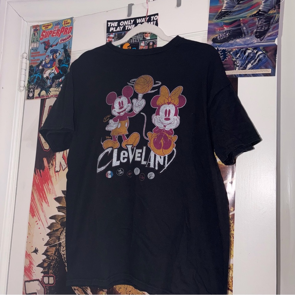 Junk Food Disney x Cleveland Cavaliers Mickey & Minnie Basketball T-Shirt